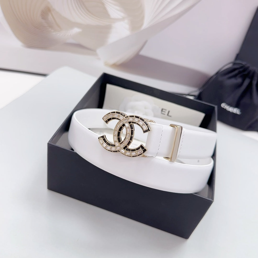 CHANEL 30MM BELT IN WHITE SMOOTH CALFSKIN METAL LOGO