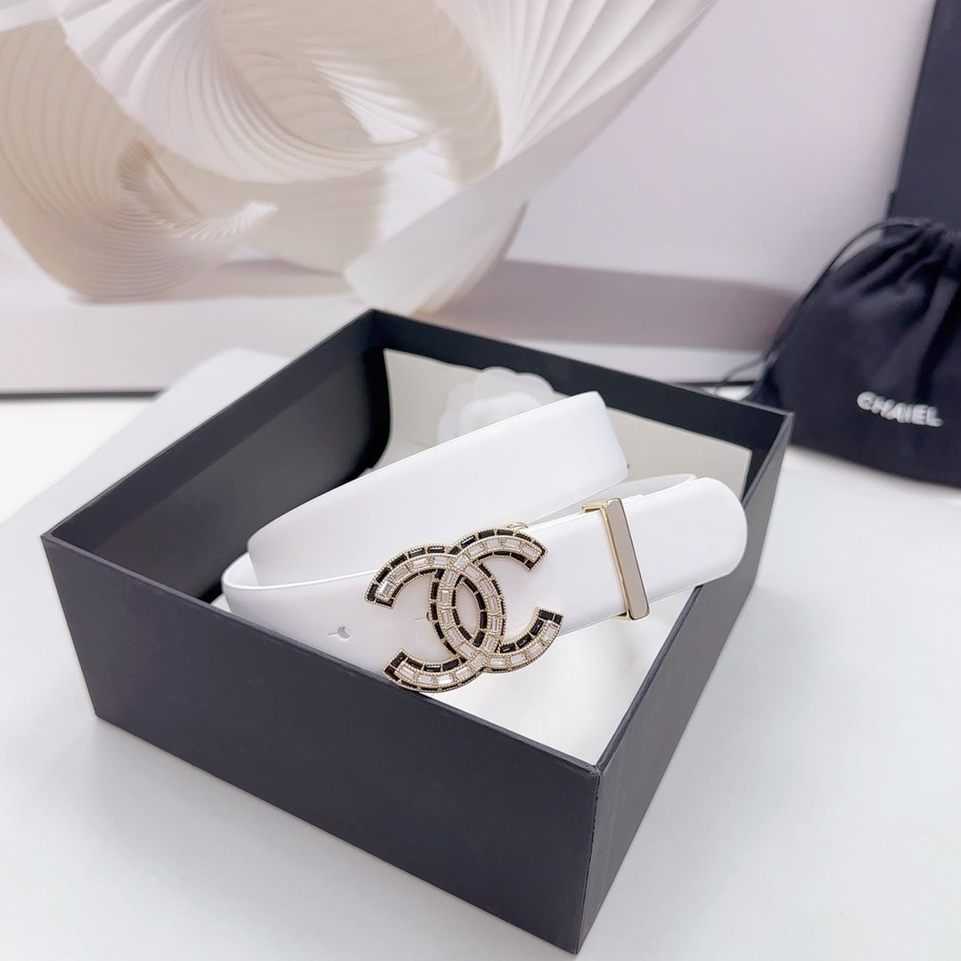 CHANEL 30MM BELT IN WHITE SMOOTH CALFSKIN METAL LOGO