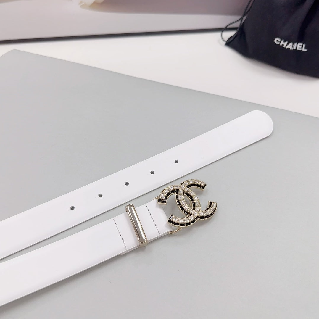 CHANEL 30MM BELT IN WHITE SMOOTH CALFSKIN METAL LOGO