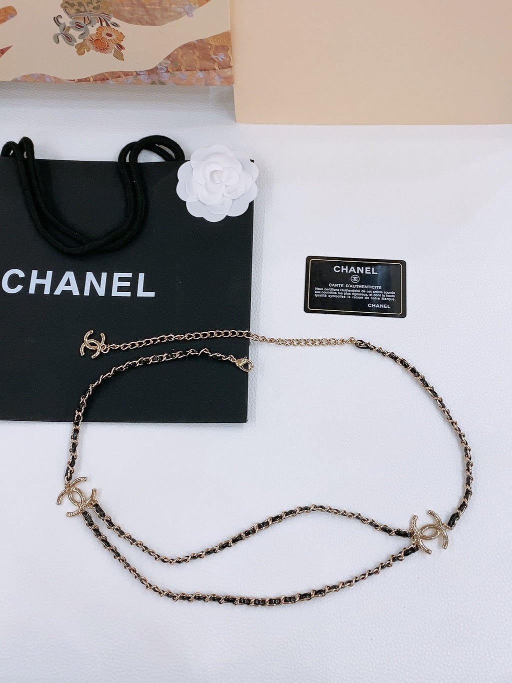 CHANEL CHAIN BELT IN GOLD METAL INTERWOVEN WITH CALFSKIN STRAPS