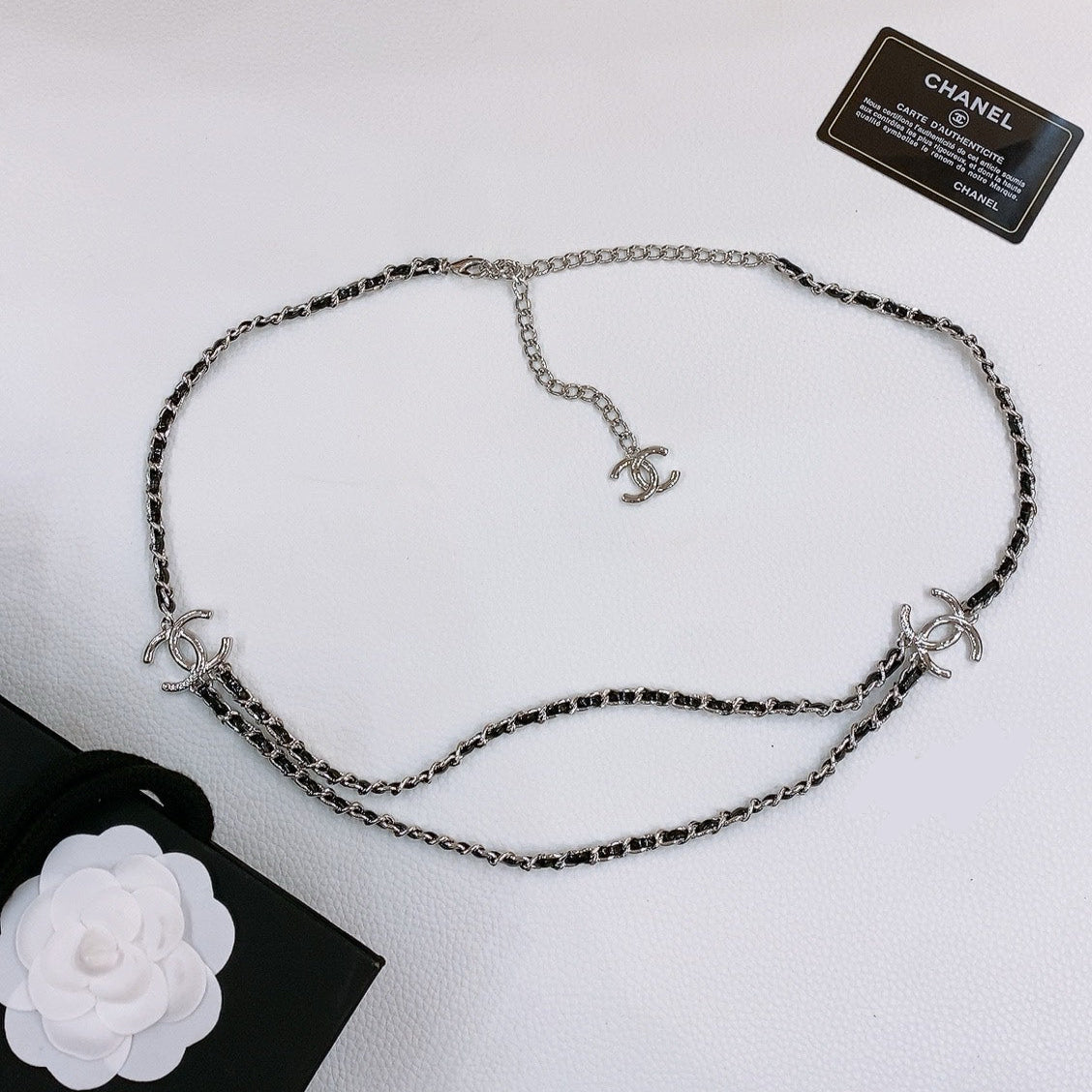CHANEL CHAIN BELT IN SILVER METAL INTERWOVEN WITH CALFSKIN STRAPS