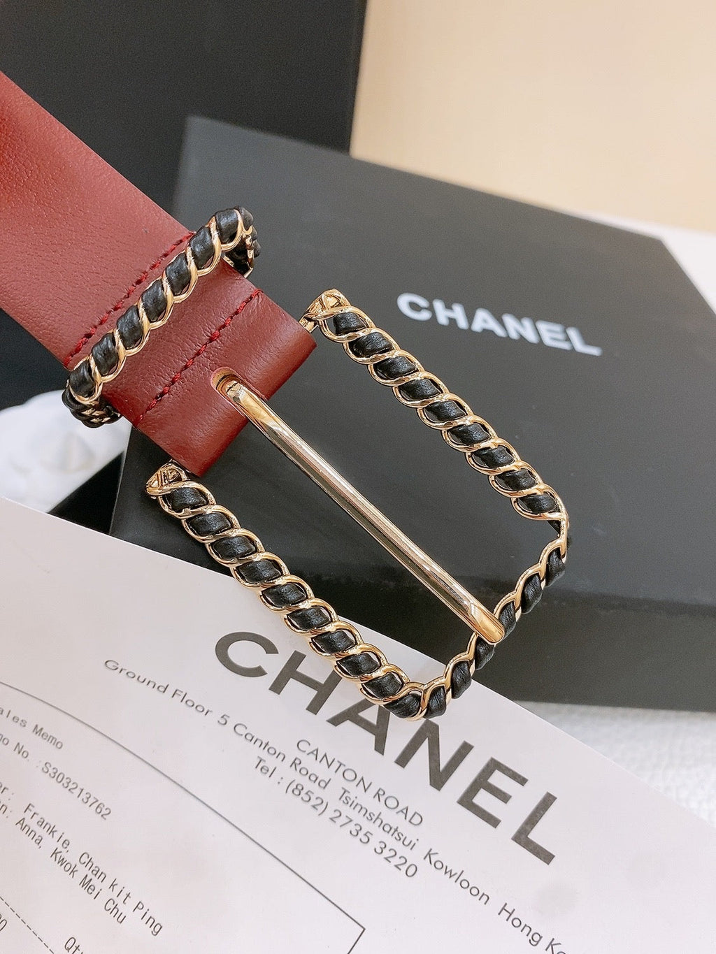 CHANEL BELT 30MM IN BLACK AND RED CALFSKIN WITH INTERWOVEN GOLD CHAIN BUCKLE