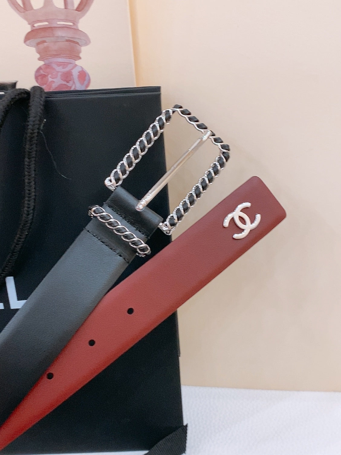 CHANEL BELT 30MM IN BLACK AND RED CALFSKIN WITH INTERWOVEN SILVER CHAIN BUCKLE