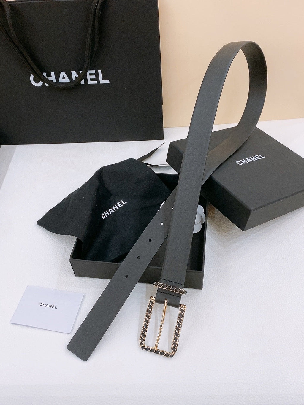 CHANEL BELT 30MM IN BLACK CALFSKIN WITH INTERWOVEN GOLD CHAIN BUCKLE
