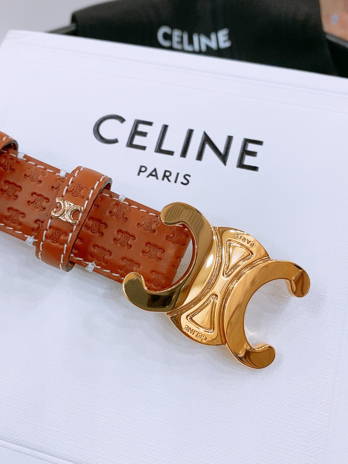CELINE 25S TRIOMPHE BELT 25MM IN DARK CARAMEL CALFSKIN DEBOSSED LOGO 570964